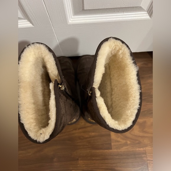 UGG Cargo Pocket Sherpa Boots Chestnut color Size 7 - Picture 3 of 9